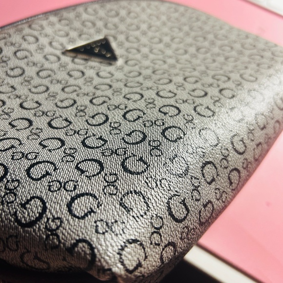 Guess Women Logo Cosmetic Makeup - Picture 3 of 6